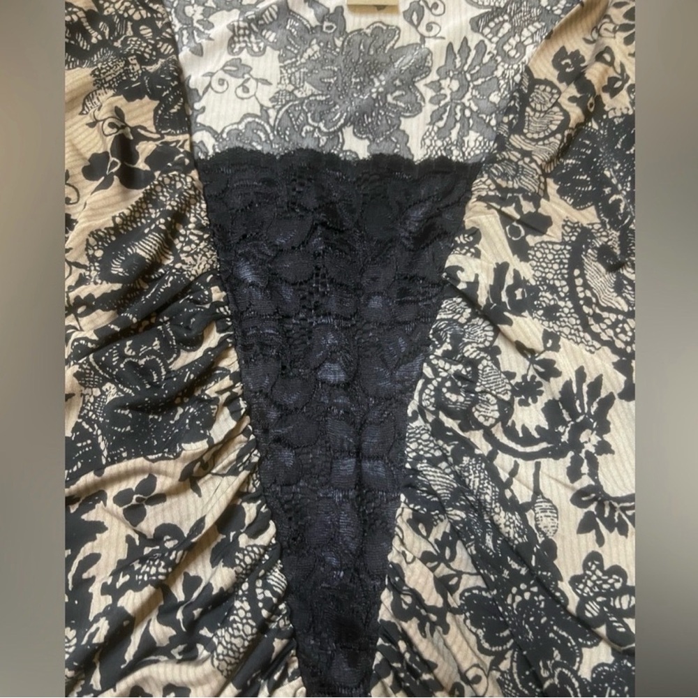 Venus Black and Cream Floral Blouse Small - Picture 5 of 6